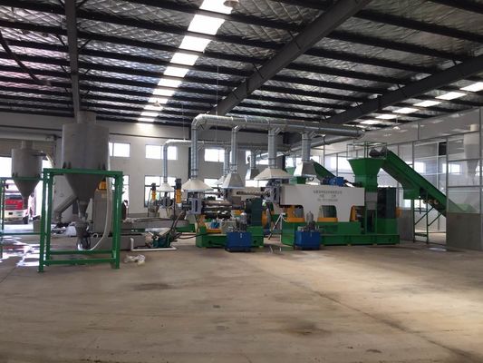 Sac de raphia de pp granulant la ligne de réutilisation en plastique 380V 50HZ de machine