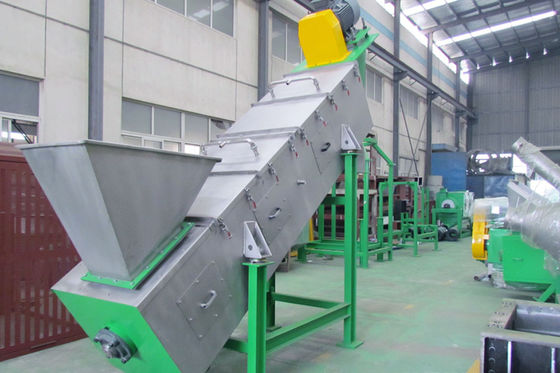 Joint à grande vitesse du frottement 1500KG/H, ligne de réutilisation en plastique de la machine sS304