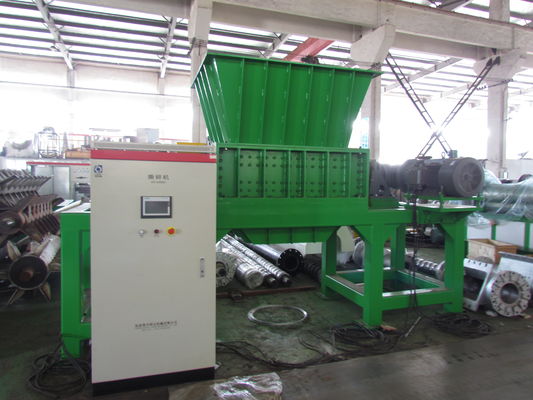 machine de défibreur d'axe du jumeau 18.5kw, machine de déchiquetage durable de pneu